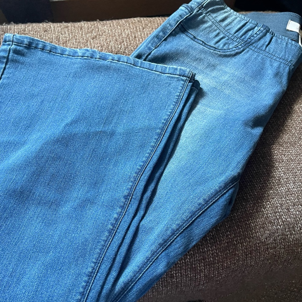 NWOT Kenneth Cole Reaction Chic Stretch Denim Flare Jeans